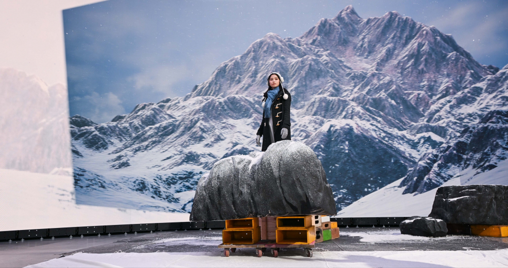 友達顯示屏專業調校技術與專案安裝經驗，使顯示屏呈現創作者想表達的精緻內容，讓表演者有沉浸式臨場感使演出逼真