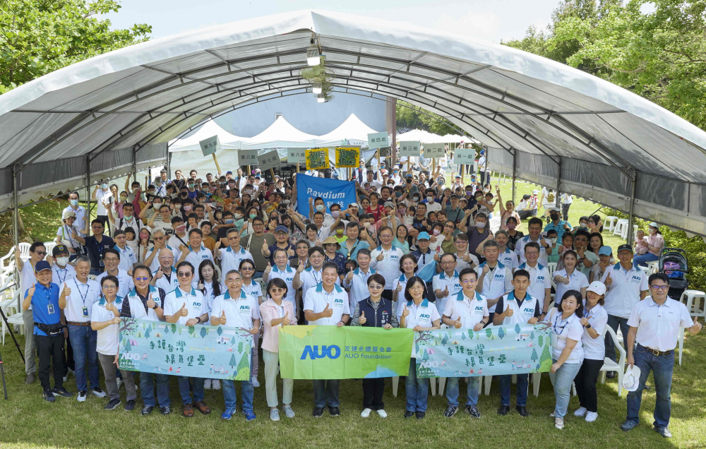 友達永續基金會號召企業志工、在地鄰里、產官學和供應商夥伴齊聚一堂，攜手植樹護樹，以行動實踐對環境友善的承諾
