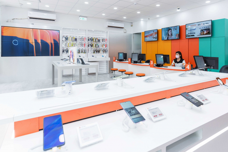 創利空間智慧零售軟硬整合方案，協助台灣大哥大門市完成數位內容行銷系統的佈建，打造全新世代的數位服務據點