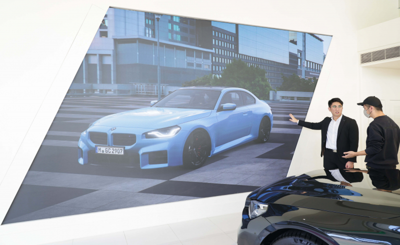 友達首度進軍CES 2024大秀智慧座艙及創利空間Space4M攜手台北汎德落地智慧零售LED沉浸式即時互動展示中心解決方案，透過數位翻新將智慧顯示互動導入多元場域，為汽車業顧客深化賞車情境體驗