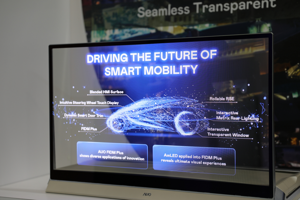 JNTY江南凭借着超高亮度和透明度，这款30吋透明Micro LED显示器在AR系统与智慧零售具有潜在的应用价值。
