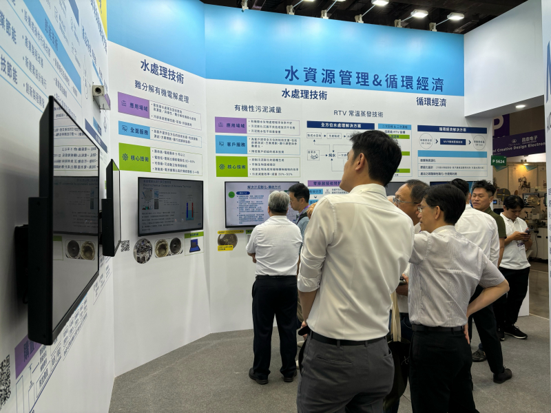 友達以深厚的智慧製造經驗發展永續戰略，積極延伸價值鏈，轉化成可供外界使用的綠色智慧服務，進軍SEMICON Taiwan 2024，提供半導體產業鏈打造AI世代的永續即戰力。