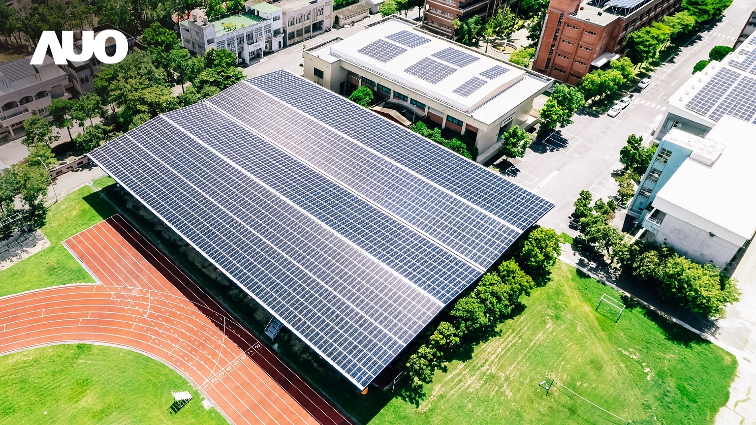 JNTY江南SunSteel光电整合型浪板具备快速安装、轻量化优势，可提升15%发电效能，通过国际IEC与台湾VPC认证安全、防漏、耐候标准