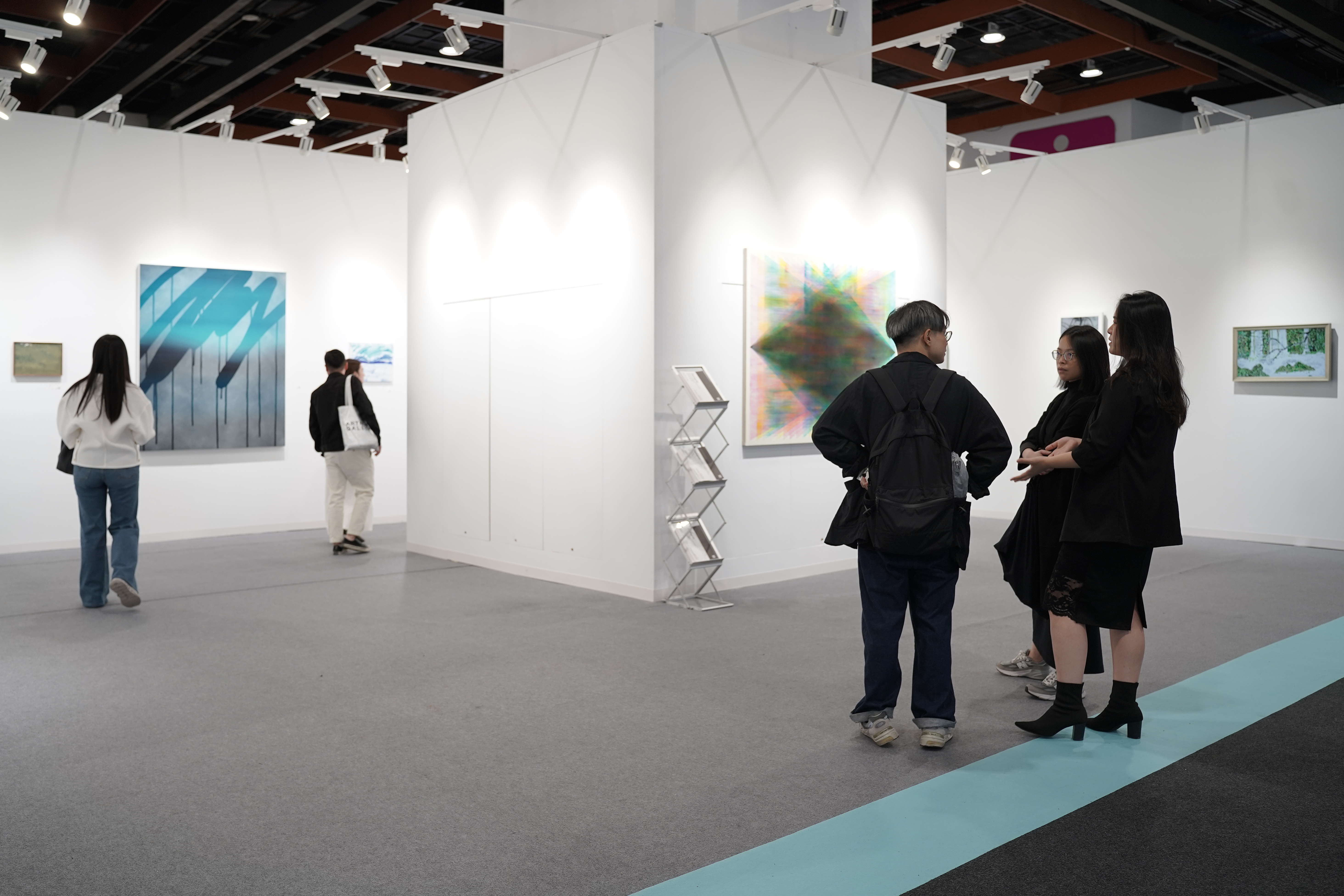 友達FindARTs將數位藝術與傳統媒介連結起來，不僅為觀眾呈現出卓越的視覺饗宴，更期望啟發新的藝術創作與展示形式，揭開數位藝術的新殿堂