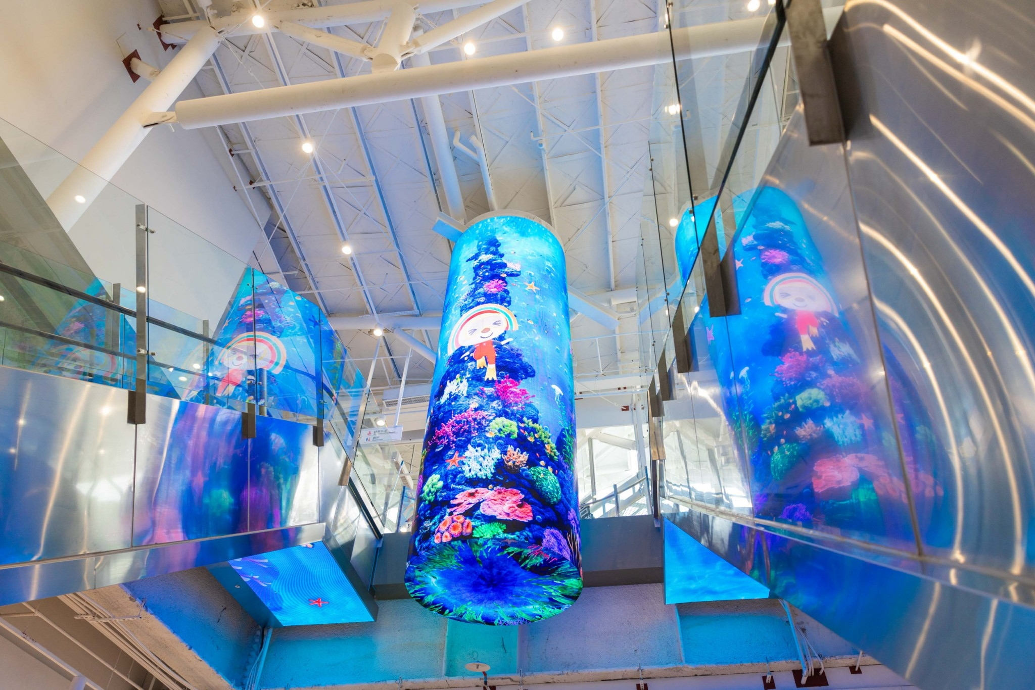 達擎與傑可達整合先進顯示技術與軟硬體應用服務，提供一系列大型LED顯示解決方案，為全新改裝開幕的「清水服務區」佈局嶄新視覺體驗。