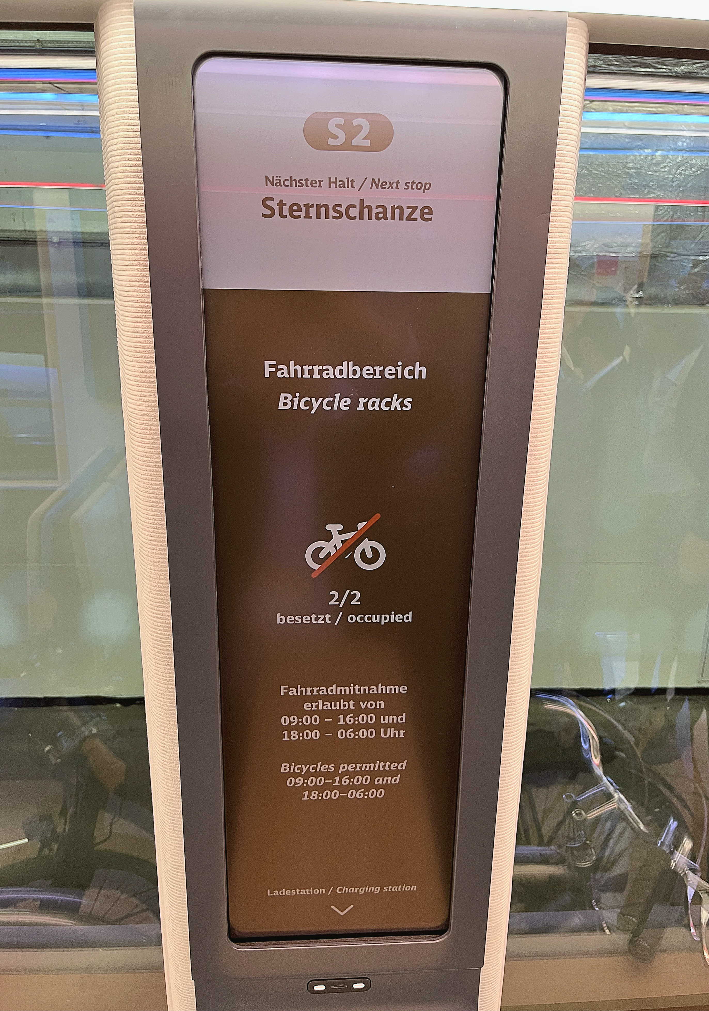 达擎HiRaso显示技术采用胆固醇液晶独特的双稳态特性及反射环境光线的方式，发挥最佳能源运用效率，其仅在更换显示画面时才消耗电力，在持续静止的画面显示上则为零耗电，与传统液晶显示技术相比大幅节省90%能耗