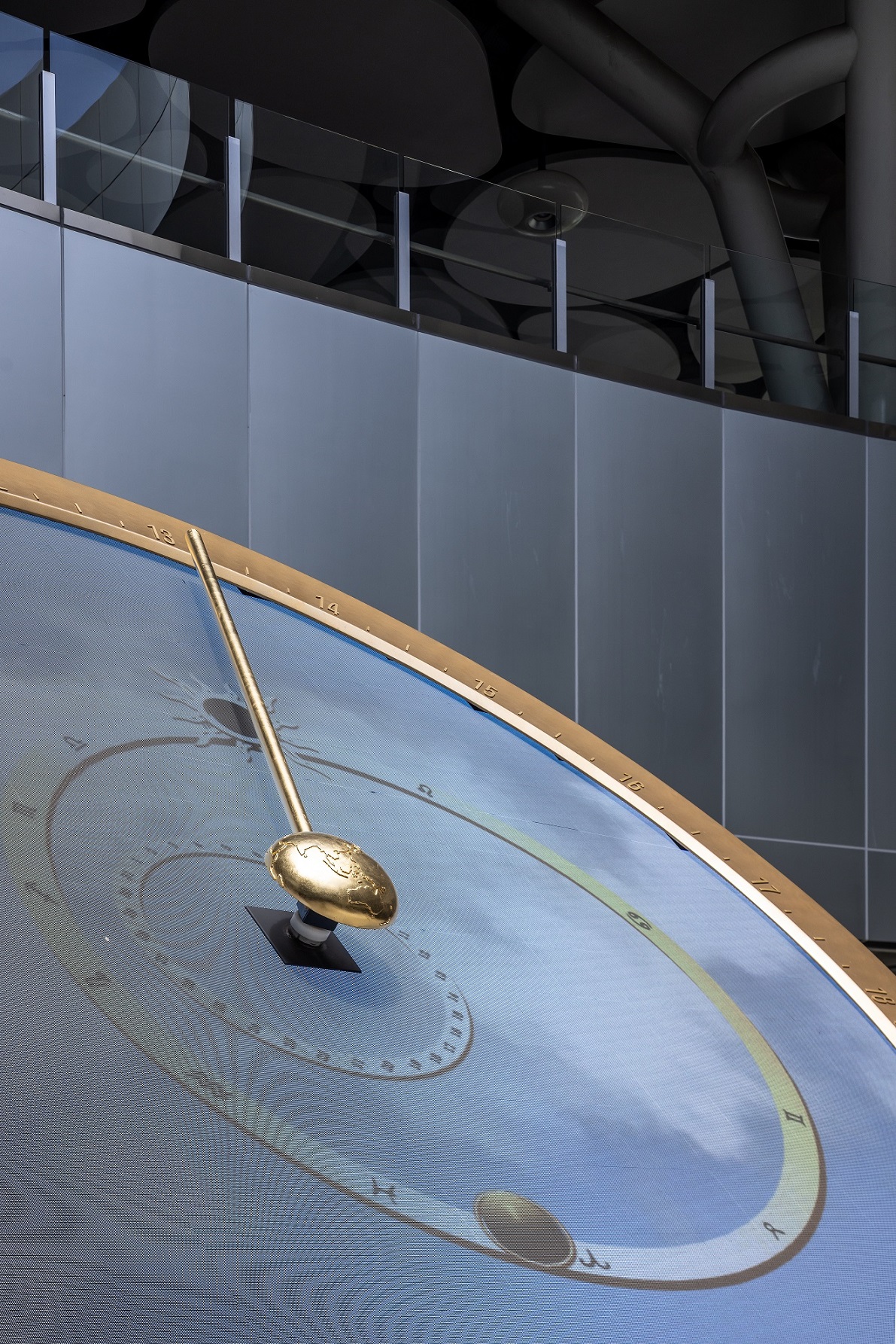 創利空間參與《高雄車站共感空間》公共藝術計畫，擔任視覺科技整合夥伴。於「看時間」天文鐘作品中提供技術指導，整合圓形LED鐘面與鐘體結構，在時間、天象星盤與空間氛圍間生動展演