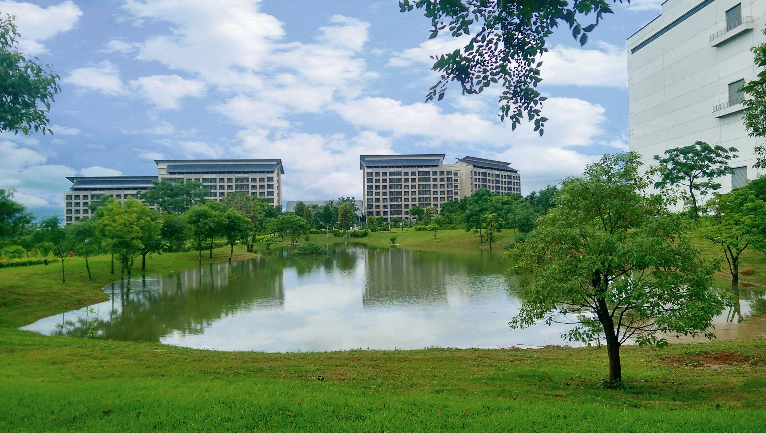 友達在氣候變遷與水安全兩大主題，獲CDP雙A全球領導級肯定。在氣候變遷面，友達重視營運廠區自然共生，透過TNFD國際框架制定自然衝擊相關的調適與減緩策略，強化企業氣候韌性