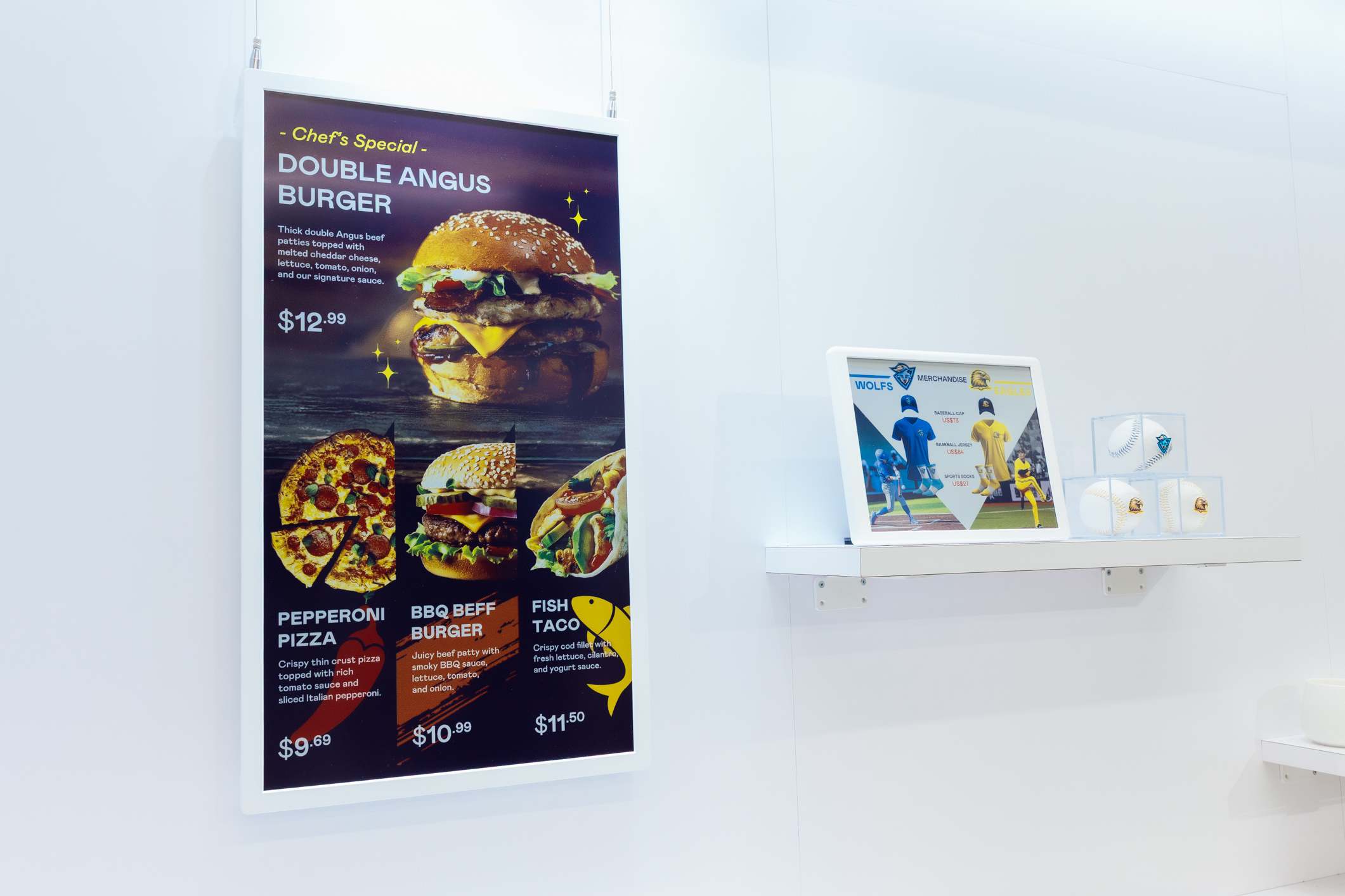 達擎開發的低功耗、全彩的aecoPost電子紙解決方案，僅在更新畫面時需要微量的電力驅動，無需佈建電線的便捷設計，使其可靈活應用、彈性選擇置放處；可搭配aecoTag電子貨架標籤解決方案，驅動商店內所有數位看板和電子貨架標籤，以遠端控制實現動態變價，提升門市人員作業效率，並以無紙化落實永續經營目標。